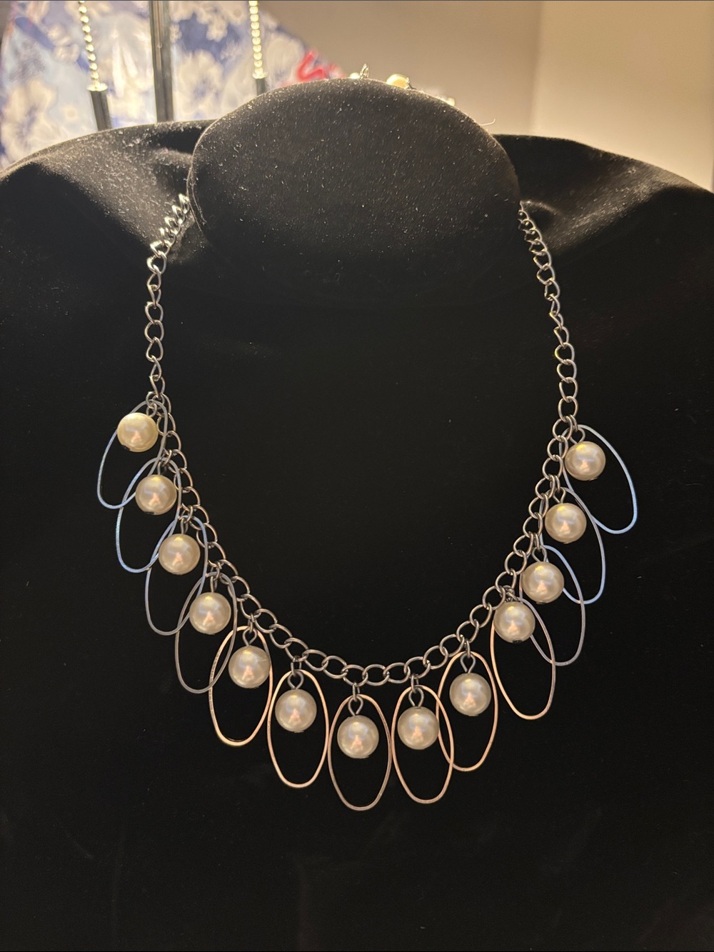 paparazzi Silver-Tone Pearl Loop Bib Necklace